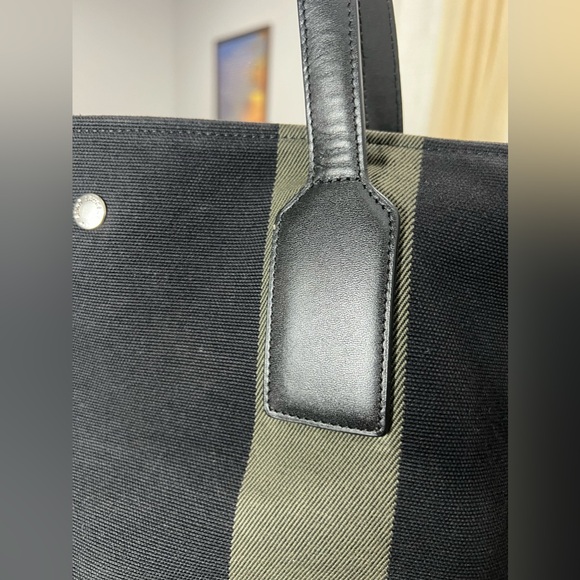 SAINT LAURENT
Canvas Beach Shopping East West Tote Black - Picture 4 of 9